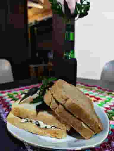 کافه آدُر در طالقانی صومعه‌سرا