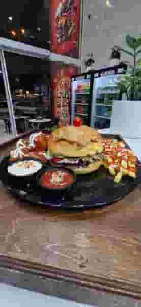 چیکزاویچ در باغ نظر کازرون