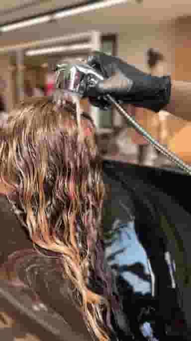 سالن تخصصی گلناز بیوتی لانژ