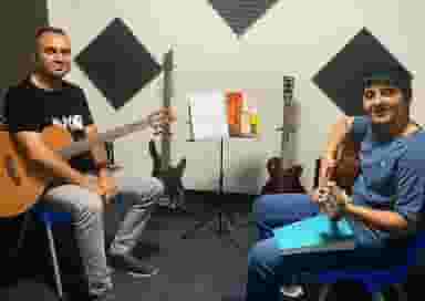 آموزشگاه موسیقی هیرمند