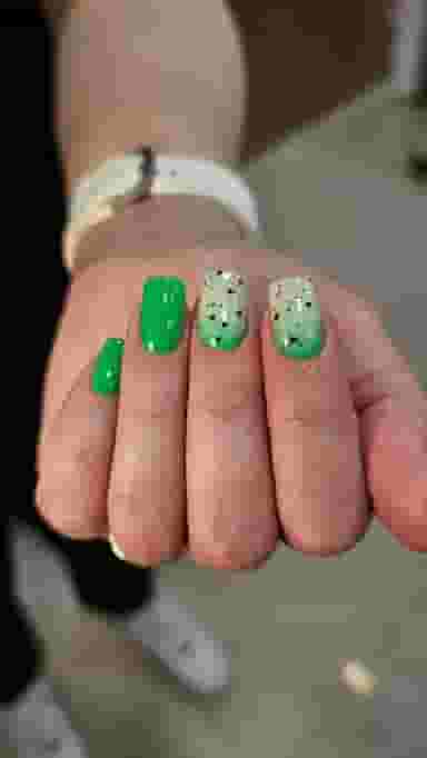 خدمات کاشت ناخن مرجان