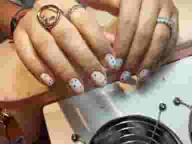 کاشت ناخن نیلوفر