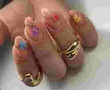 سالن تخصصی ناخن و مژه