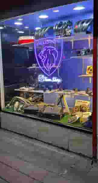 فروشگاه xum در موسی آباد اسلام‌شهر