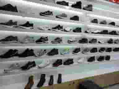 فروشگاه کفش آذین در آیت الله بهشتی همدان