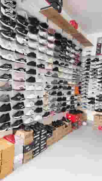 کفش نیلی سعادتی در علوی خرم‌آباد