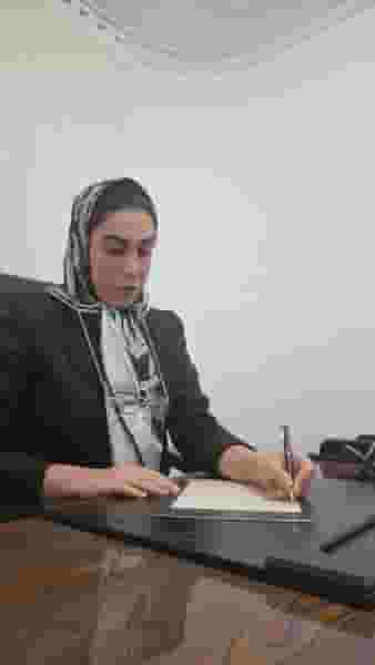 نگین عارفی وکیل پایه یک دادگستری در دانشگاه بندرعباس