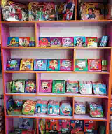 فروشگاه دانشمندان کوچک ۱ در چهارراه سعدی زنجان