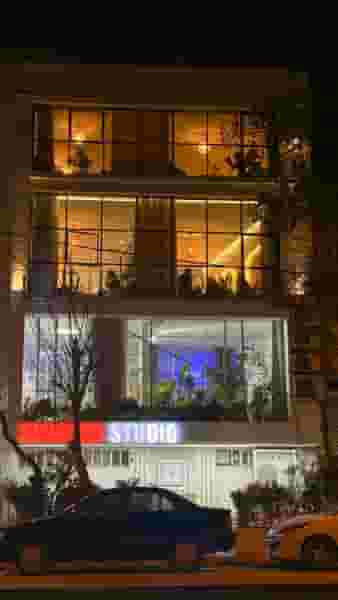 کافه نیل اُکلاک در گلستان کرمانشاه