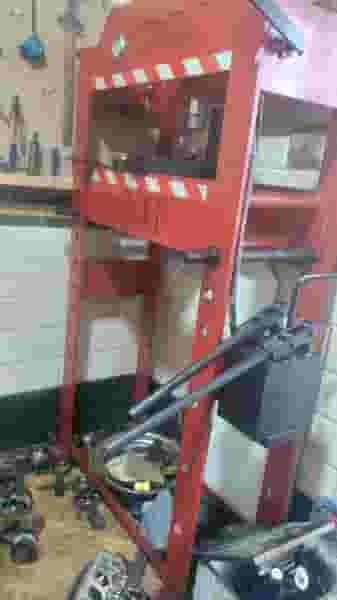 تراشکاری سرسیلندر ایران صنعت در پردیسان قم