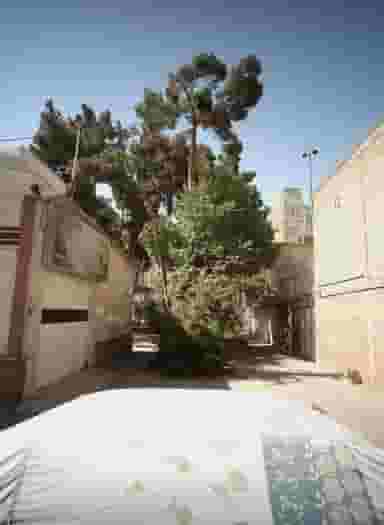 فروشگاه مواد غذایی و بهداشتی ری در سیزده آبان 