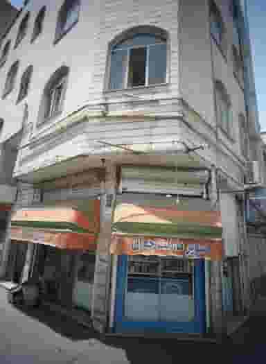 سوپرمارکت جوان در فیروزآبادی تهران