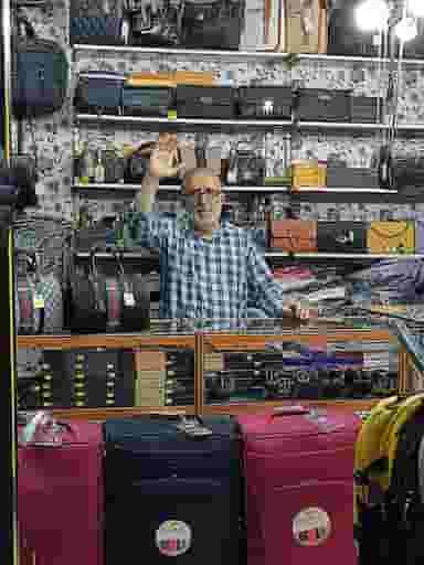 فروشگاه کیف اخوان در دولت آباد 