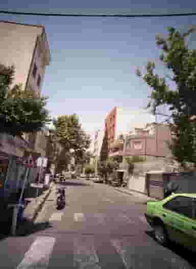 فروشگاه رز مارکت در بهار 