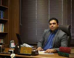 عکس حامد امیری وکیل پایه یک دادگستری در محله همت آباد اصفهان 