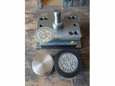 عکس قالب گلد ساخت قالب طلا و سکه در شهرک صنعتی خورزوق اصفهان