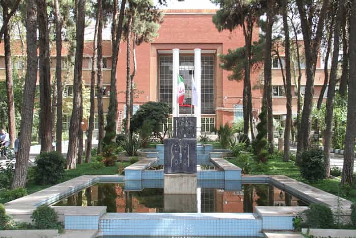 عکس دانشکده پرستاری و مامایی دانشگاه علوم پزشکی تهران در نصرت