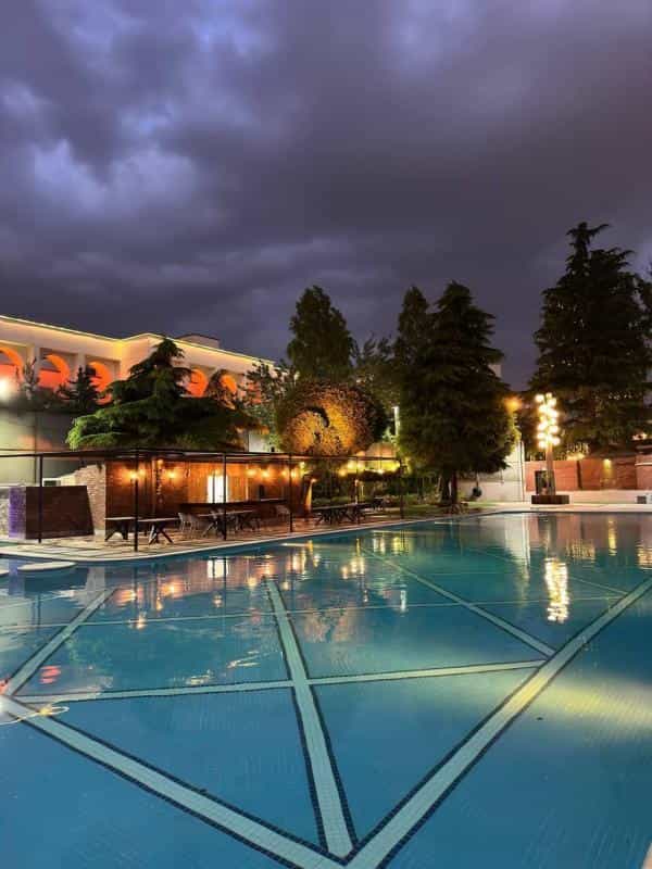 عکس استخر هتل اوین در سعادت آباد