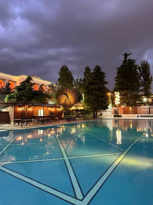 عکس استخر هتل اوین در سعادت آباد