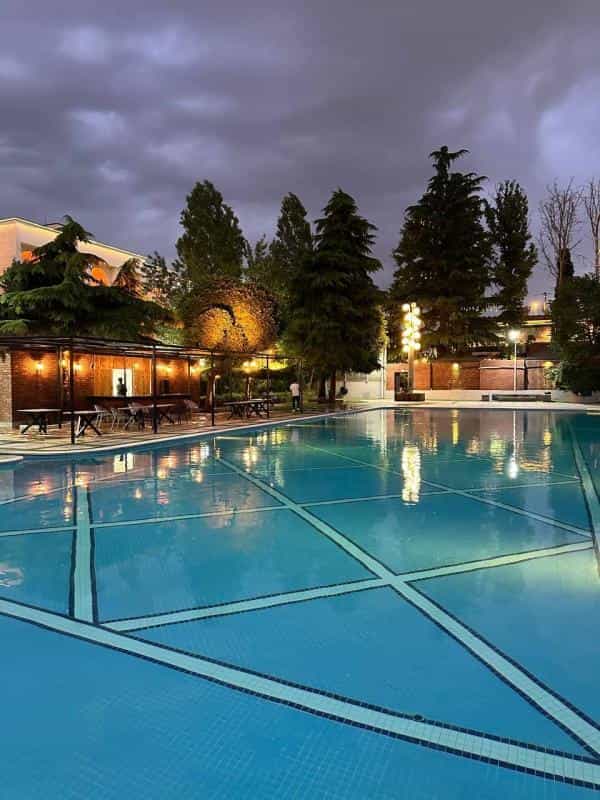 عکس استخر هتل اوین در سعادت آباد