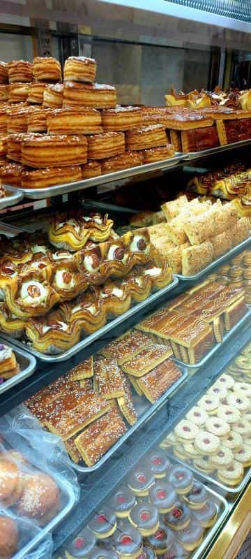 عکس کافه قنادی برکه در زاهد گیلانی