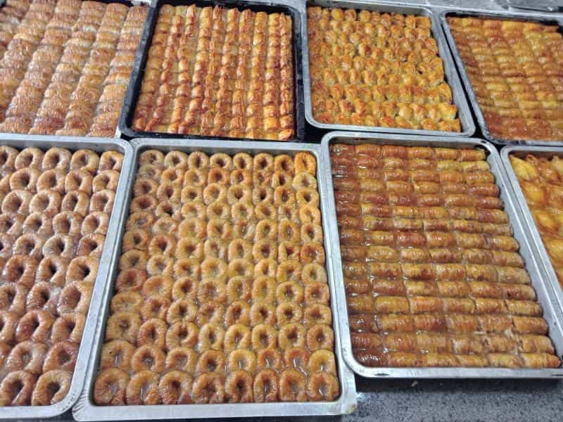 عکس باقلوا مودتی در انقلاب