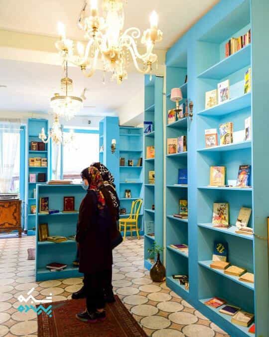 عکس کتابفروشی گودوبوک در نجات اللهی
