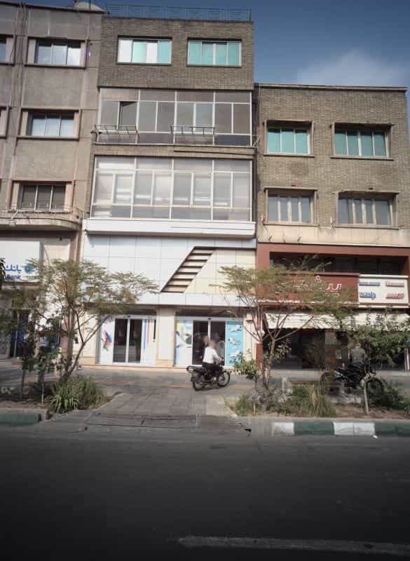 عکس کتاب فروشی پارت در ولیعصر
