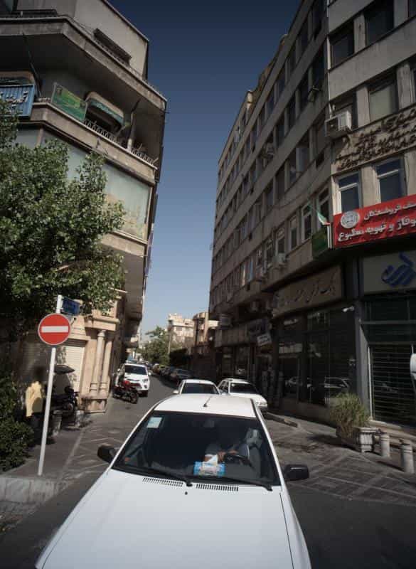 عکس کتابفروشی قاصدک در بهار