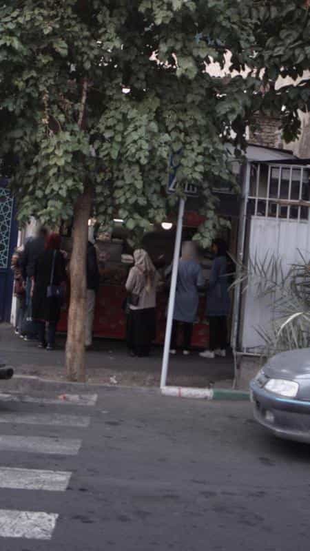 عکس کلوچه فروشی در قیام