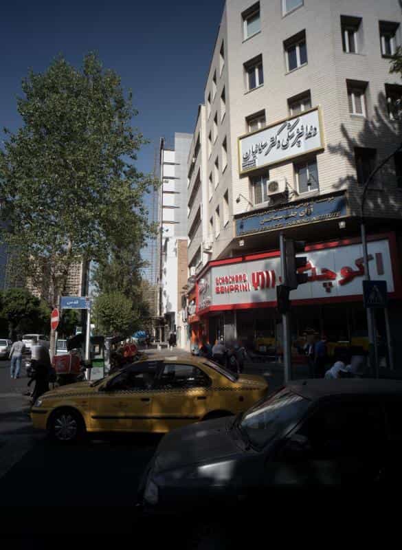 عکس آوای جلب سیاحان در دانشگاه تهران