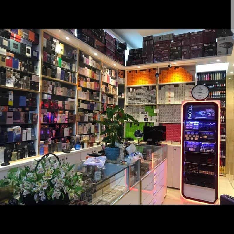 عکس لوازم آرایش عطر و ادکلن رنگ مو توحید در سازمان برنامه شمالی
