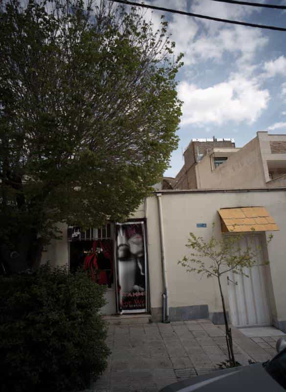 عکس سالن زیبایی سیاه مو در لویزان