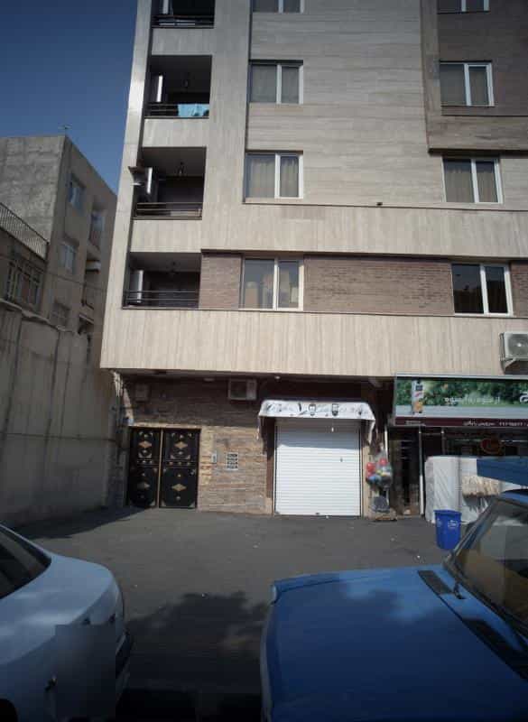 عکس آرایشگاه مردانه در ولیعصر جنوبی