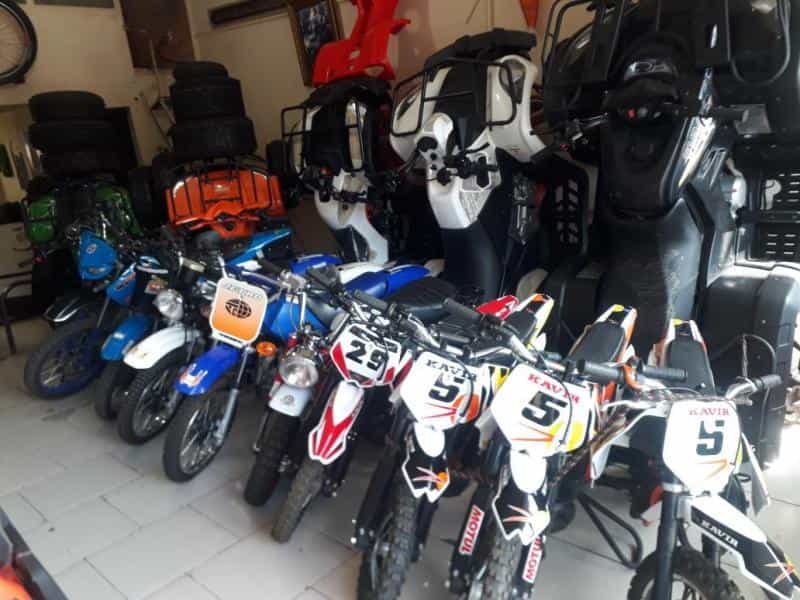 عکس فروشگاه موتورسیکلت حسین در گمرک