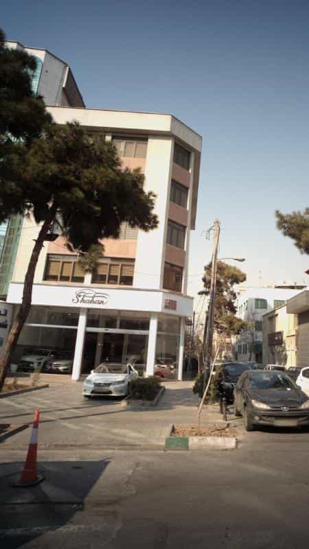 عکس نمایشگاه شاهان در نیلوفر