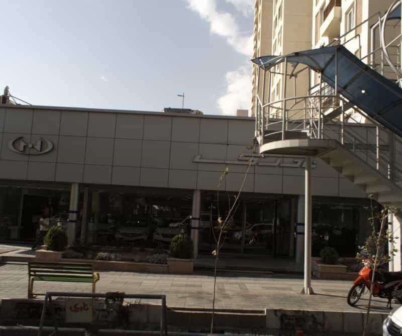 عکس نمایشگاه اتومبیل نادری در بهار