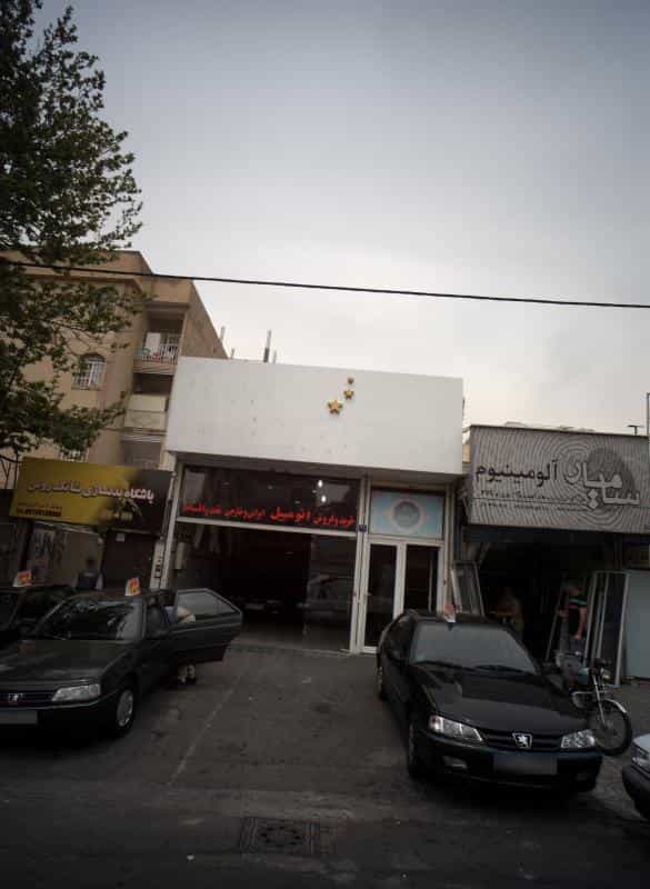 عکس نمایشگاه اتومبیل در خاک سفید