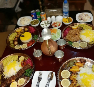 سفره خانه سنتی رضا در یاخچی آباد