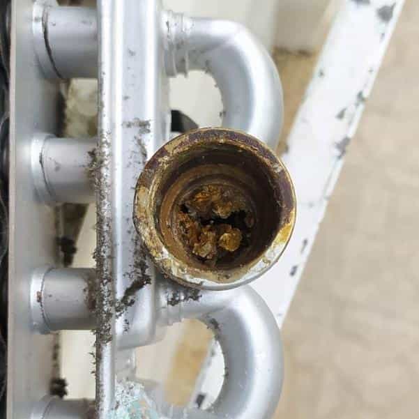 عکس سرویسکار کولرگازی نصاب پکیج در مشیریه