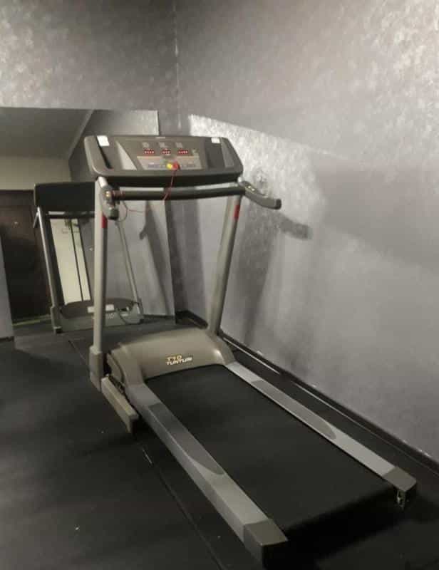عکس تعمیر تردمیل متا اسپرت power first tunturi turbo در شهرک آزمایش