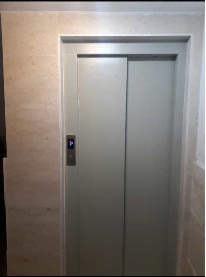 عکس درب آسانسور حریری در جمالزاده