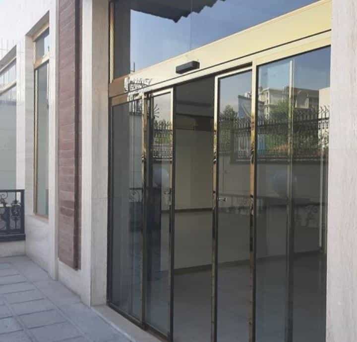 عکس درب اتوماتیک دلتادر در دانشگاه تهران