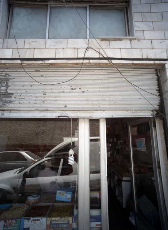 عکس خشکبار فروشی در باغ آذری