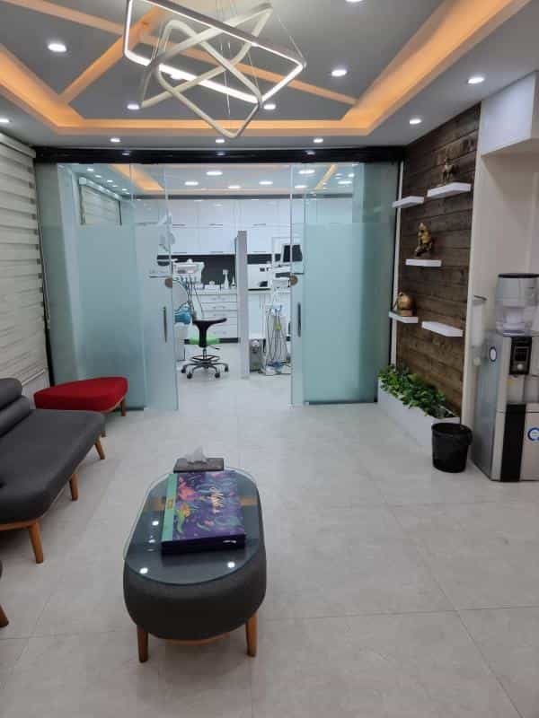 عکس دکتر آرمین وکیلیان جراح دندانپزشک در جنت آباد جنوبی