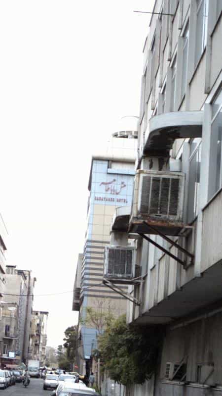 عکس هتل بابا طاهر در ایرانشهر
