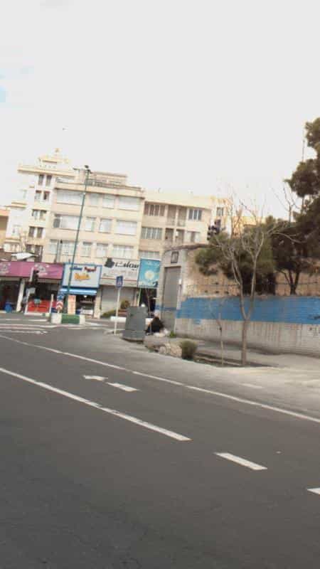 عکس آبمیوه بستنی شلوغ در دانشگاه علم و صنعت