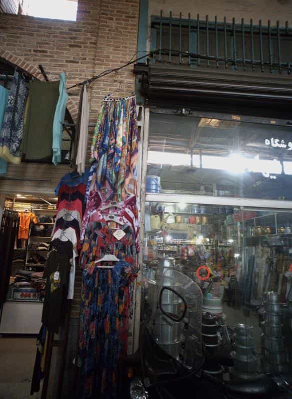 عکس فروشگاه پوشاک در شاهپور