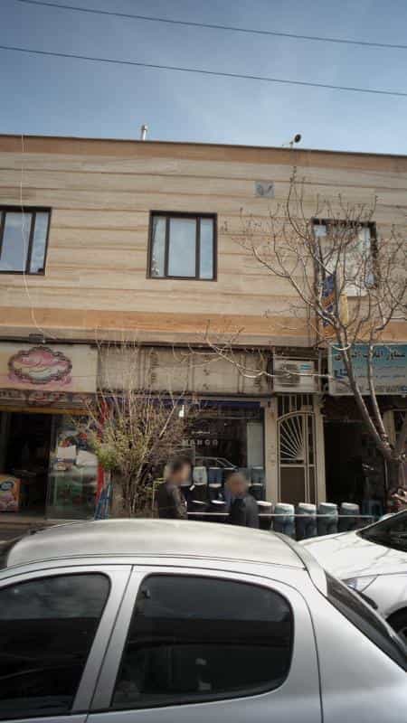 عکس فروشگاه لباس منگو در عبدل آباد