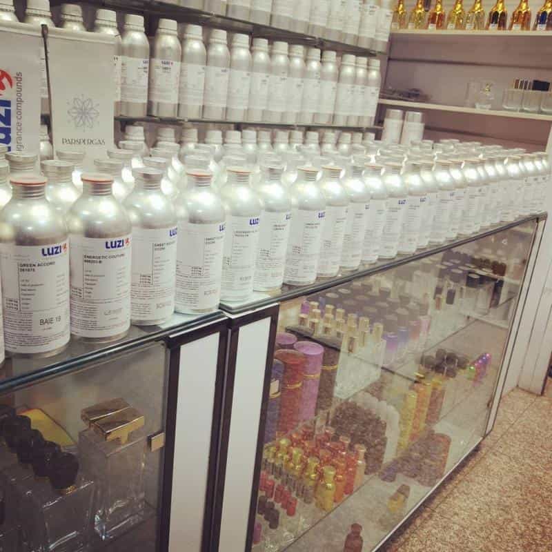عکس کلبه عطروادکلن در بازار